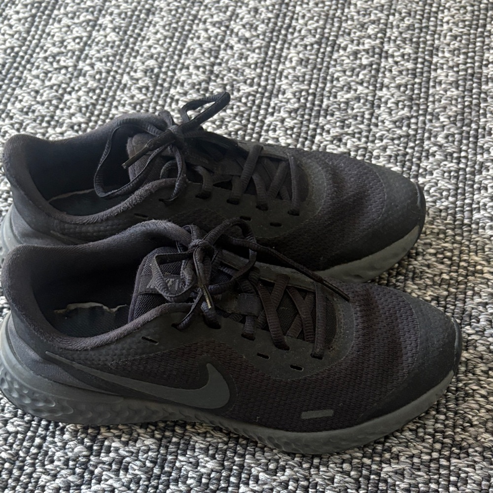 Nike Men's Black Athletic Sneakers
